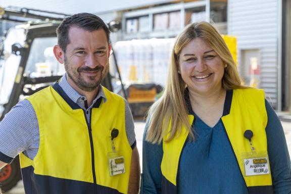 Directeur et Directrice à L'Entrepôt du Bricolage